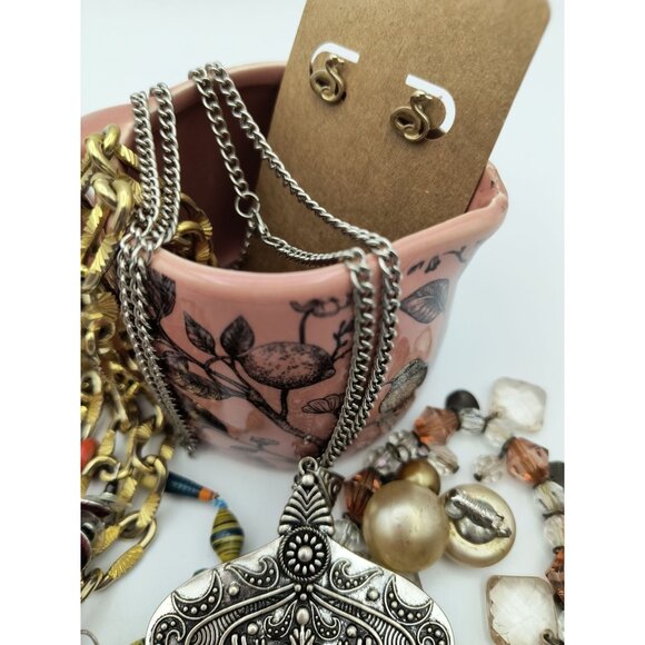 1 Pound Assorted Jewelry Lot Pink Creamer & Variety Necklaces Bracelets Earrings - Picture 5 of 7